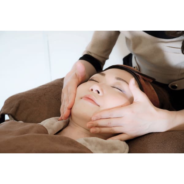 ≪お出かけ前にサクッと小顔に≫小顔美矯正+ドライヘッドスパ付き(30分)