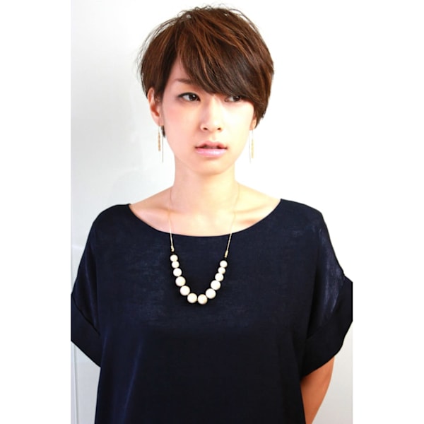 長め前髪の大人っぽいピクシーカット