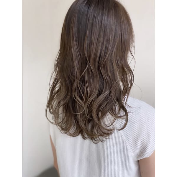 イルミナカラー+潤いトリートメント ¥9510~