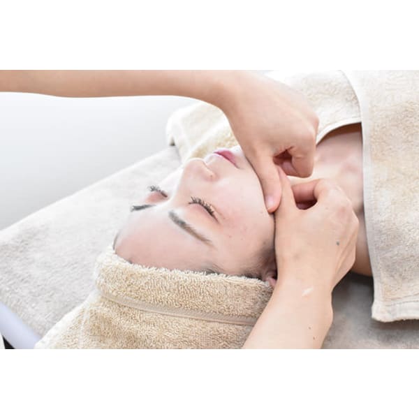 【初回】立体小顔コルギ＋首肩＆デコルテ 60分