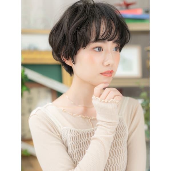 黒髪くすみカラーくせ毛風マッシュショート　アッシュブラック