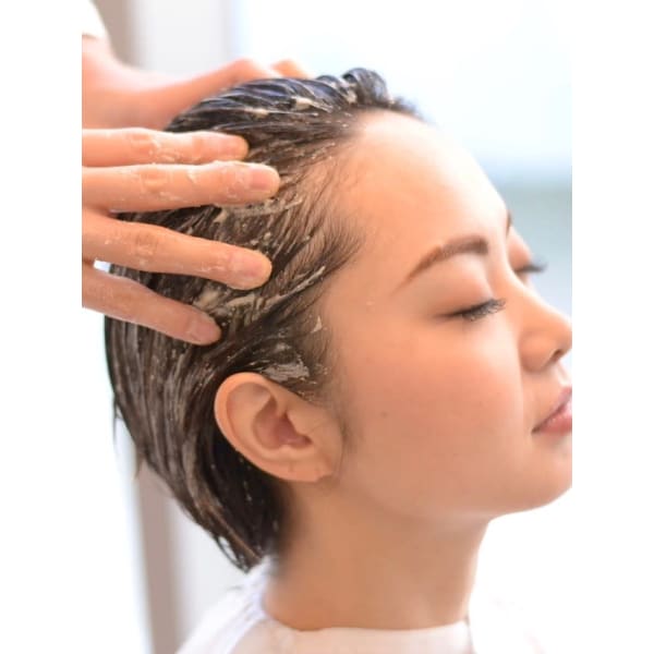 【平日限定のご褒美プラン】似合わせカット+極上Aujuaヘッドスパ