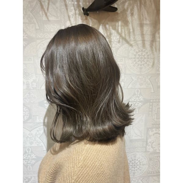 “イルミナカラー＋カット‘’外国人風透明感UP艶髪￥9200