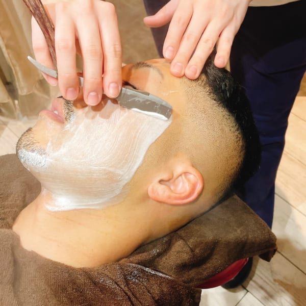 【たまった毛穴汚れや古い角質まで除去♪】メンズエステシェービング