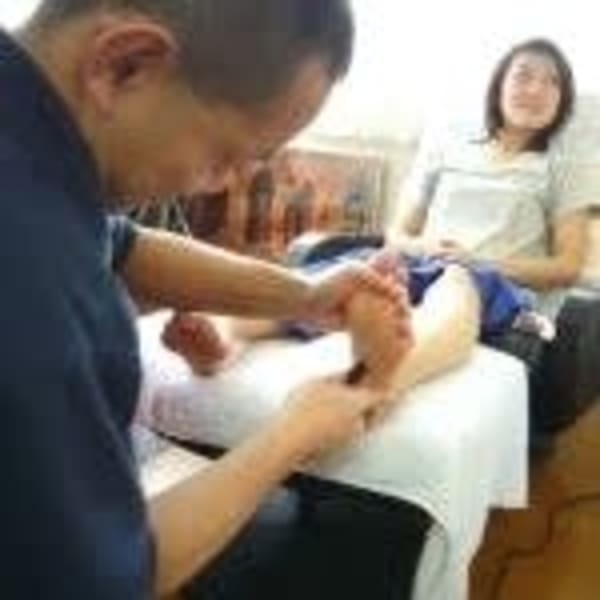 タイ古式リンパマッサージ60分コース＋足裏マッサージ10分コース 　肩こり、首痛、腰痛、足こり、冷え