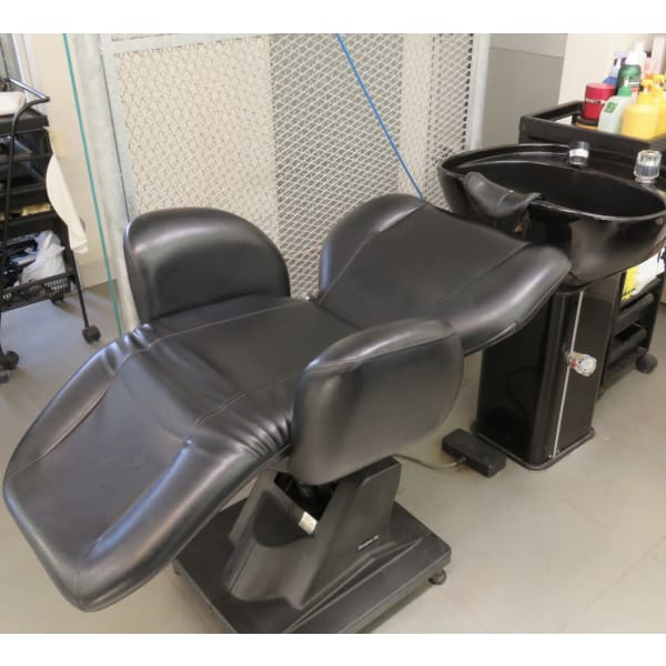 カット＋頭皮のコリを解消する頭皮改善ヘッドスパ¥6300