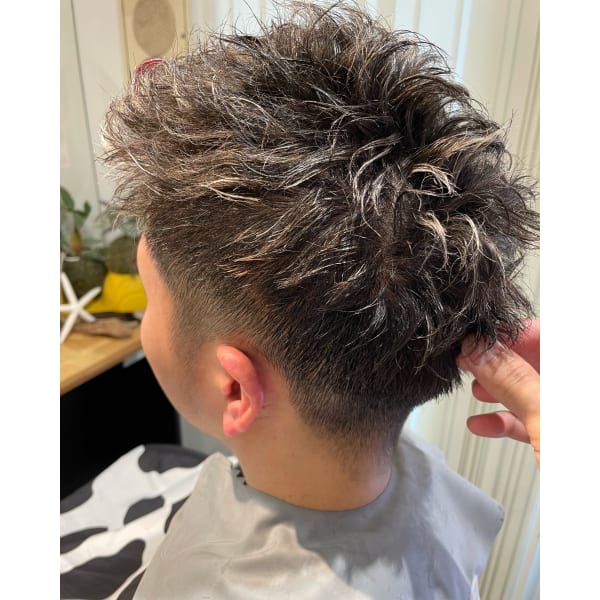 【メンズ限定】カット＋ナチュラルパーマ（眉カット付き） ￥9900