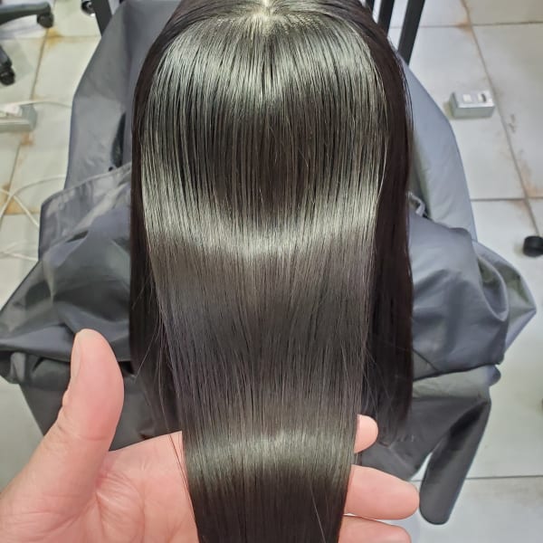 AKAMEEオリジナルトリートメント（超音波アイロン使用）+カット+ダメージケアカラー