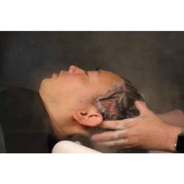 毛穴洗浄＆保湿ケアの頭皮改善スパ】ヘッドスパカットプラン￥8,360