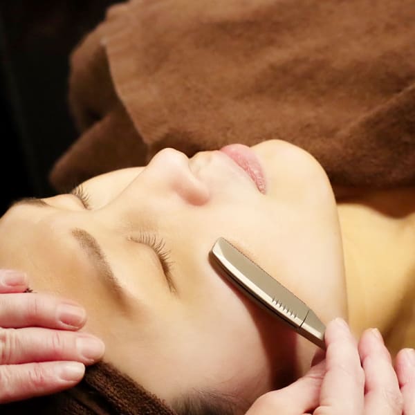 【本格美肌】全顔+襟足シェービング+眉毛デザイン 30分 ￥4000