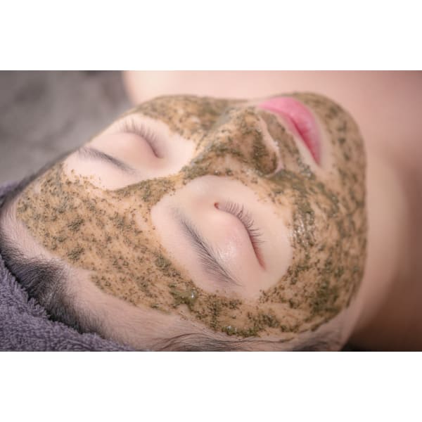 【美白！透明感溢れるお肌】REVIハーブピーリング・シルクパウダープレゼント