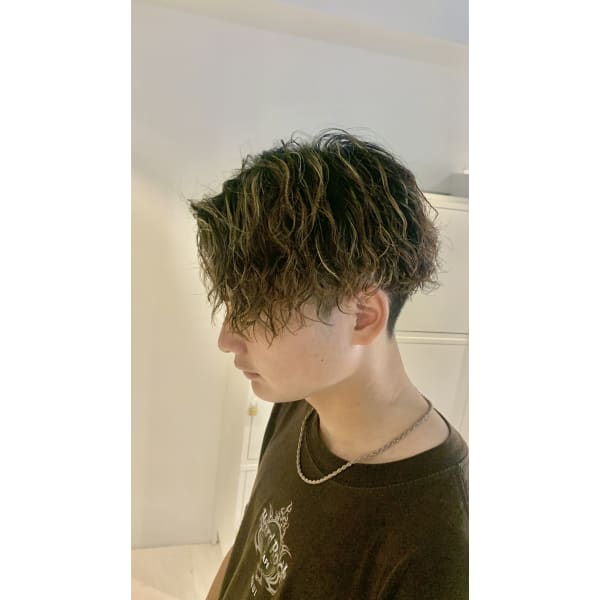 【いつものパーマに飽きた方にオススメ】パーマ＋ハイライトカラー