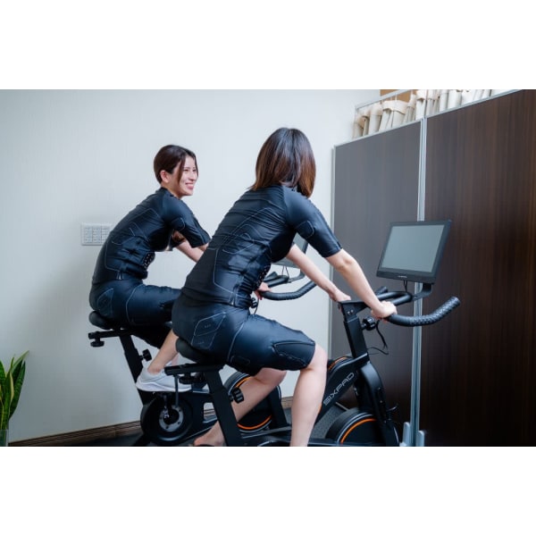 最新のテクノロジートレーニング♪オンラインでSIXPADインストラクターと!30分2,200円