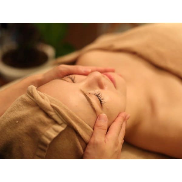 【人気】セットでお得♪足先から頭までスッキリ!小顔エレクトロフェイシャル+経絡リンパ大満足の130分