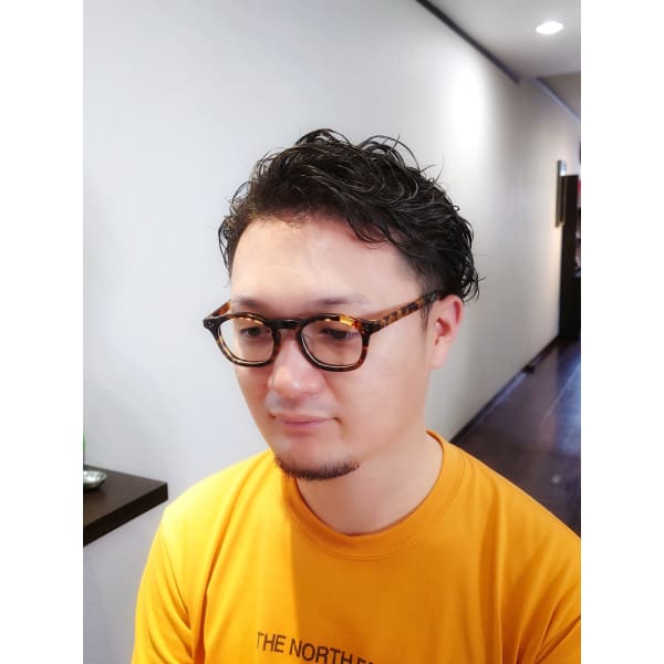 おしゃれメンズパーマスタイル/ビジネスマンにオススメ(カラーができない人パーマスタイルでヘアチェンジ