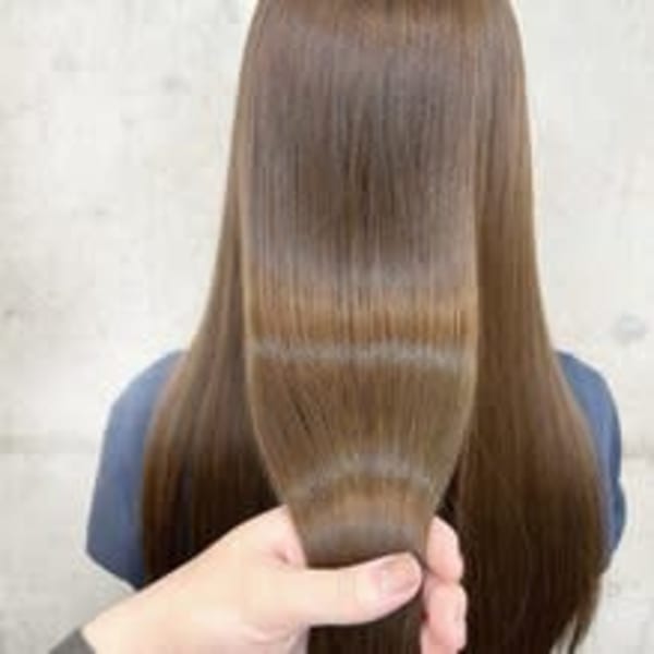 美髪つや縮毛矯正＋グローバルミルボントリートメント￥13000