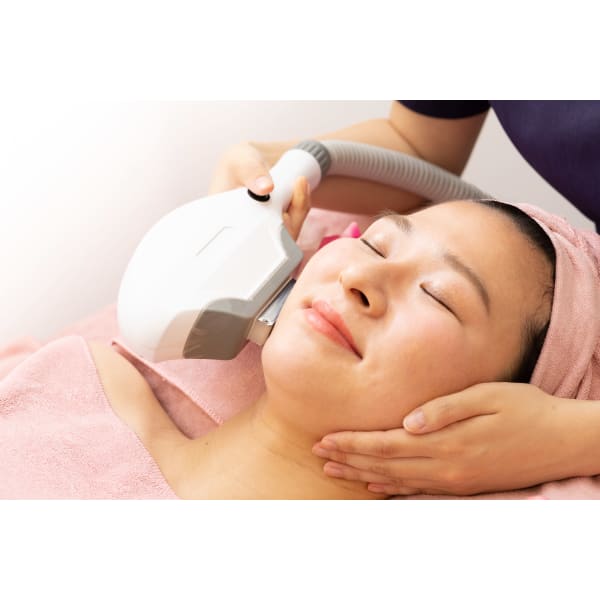 【人気の部位をお得に脱毛！】顔or VIO脱毛