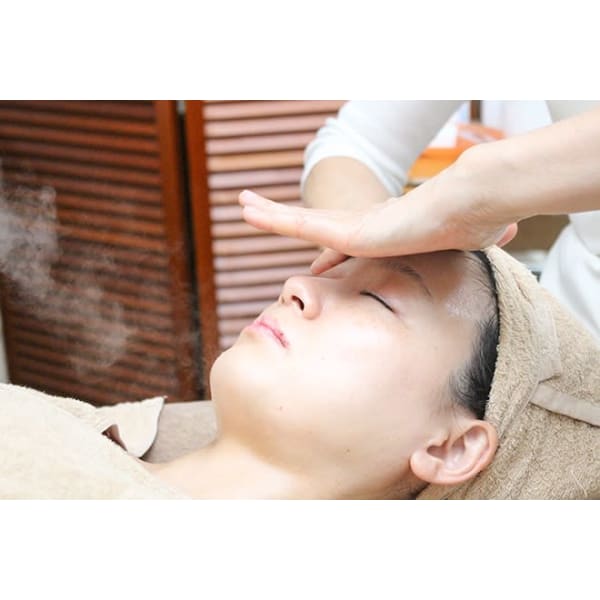 季節のフェイシャル＋アイトリートメントマッサージ