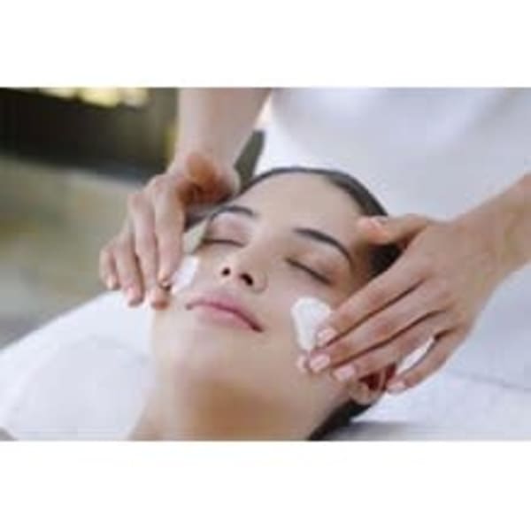 【乾燥&むくみスッキリ★経絡小顔】保湿パック付き 体験料 50分¥5,400