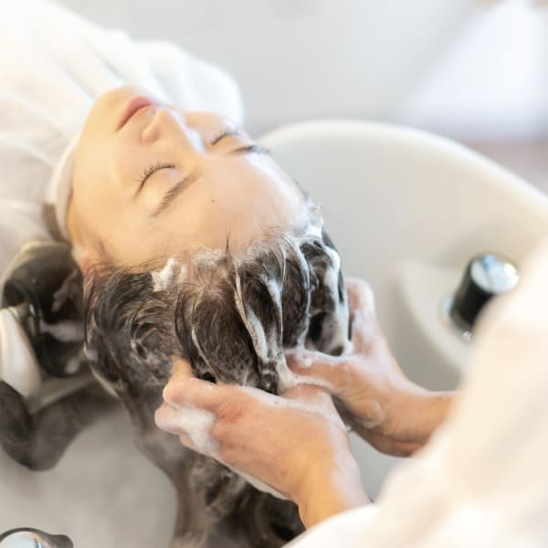 カット＋カラー＋アロマクリームヘッドスパ￥10,600 [新宿駅/縮毛矯正/髪質改善]