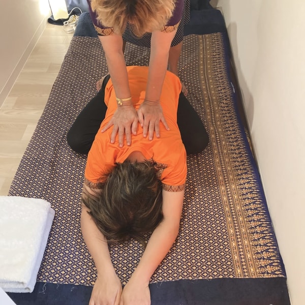 【メンズに人気No.1 肩こり、全身の疲れを取り除く】本場のタイ古式マッサージ60分