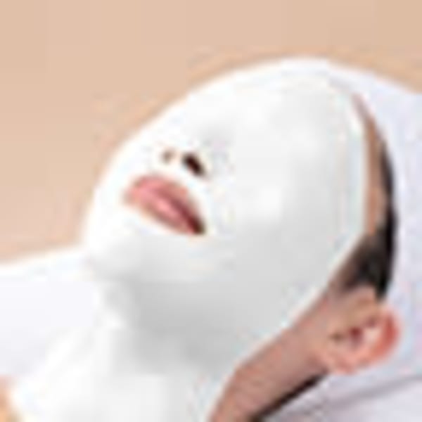 【美白したい方】透き通るような輝きに満ちあふれる肌へ[70分]¥11000⇒¥5500