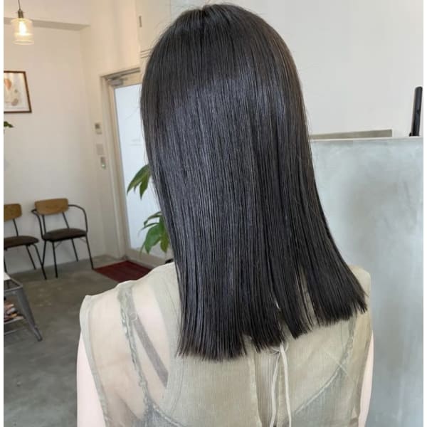 柔らかい艶髪ストレート+TR+似合わせカット