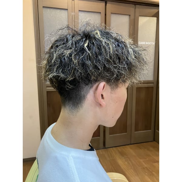 ツイストパーマ+ハイライトカラー　　　　¥22.000 →¥19.800