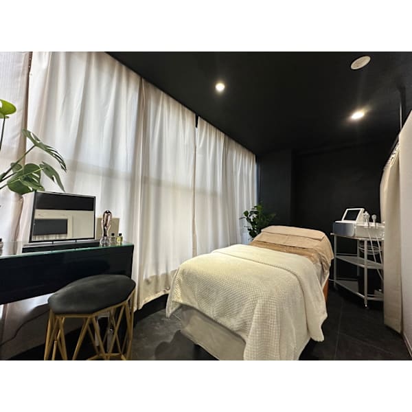 【肌質改善】Salon de BLANC クリスティーナ/ハーブピーリング/毛穴/小顔/痩身