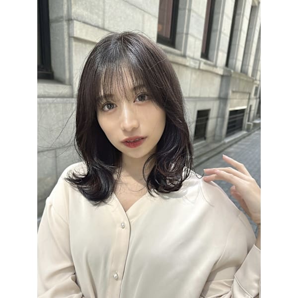 大人可愛い暗髪ミディアムヘア