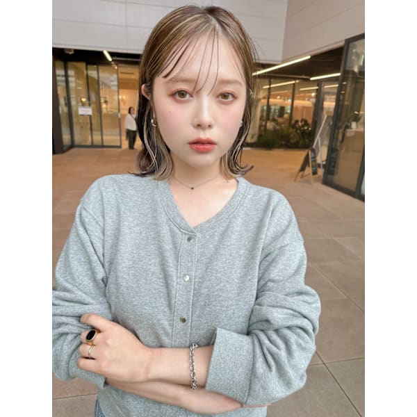 ぱっつん前髪シースルーバングインナーカラー小顔ショートボブ