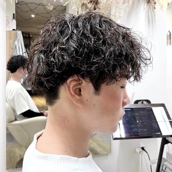 【　人気沸騰中　】メンズカット　＋　波巻きパーマ　¥16,500