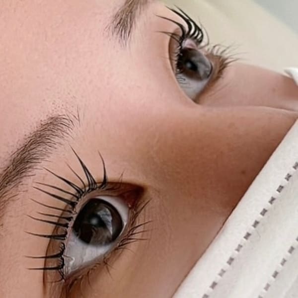 ビューラー式マスカラパーマ（ぱっちり立ち上げ／黒艶仕上げ）