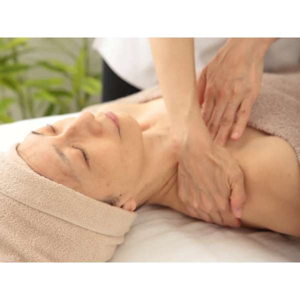 【小顔&肩こり/首こりスッキリ/ストレートネック改善も】小顔術+上半身+美肌ケア