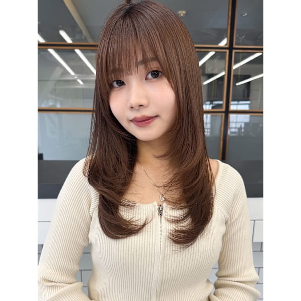毛先にワンカールの重さを残したハッシュカット（ロング）