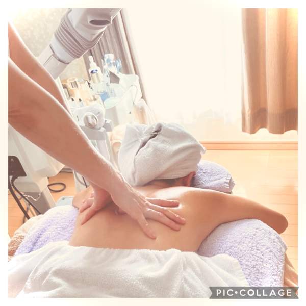 50分のフェイシャルデコルテエステ＆30分間の背中アロマリラクゼーション（カウンセリングなど30分）