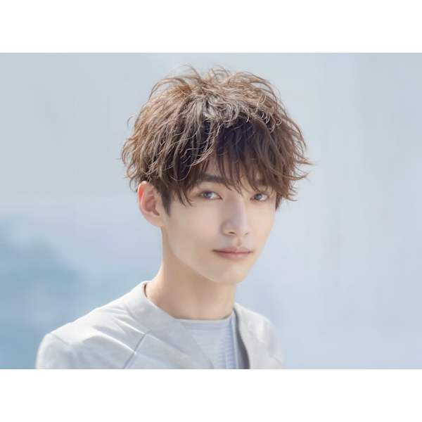 【当日予約限定】『メンズ限定』メンズカット+シャンプー+眉毛カット ¥4,500〈新宿/新宿駅〉