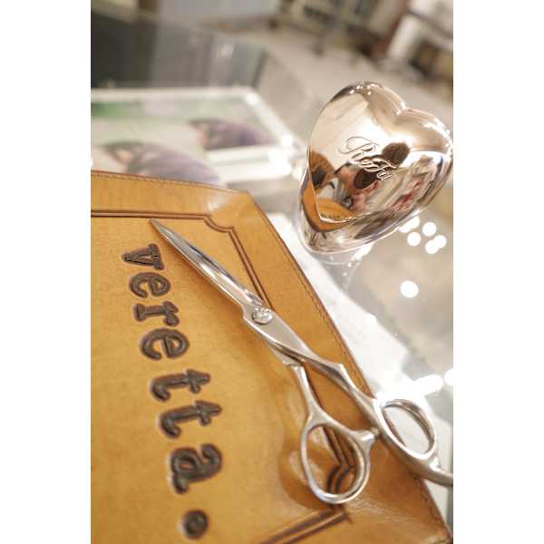 veretta.デザインカット＋シャンプー