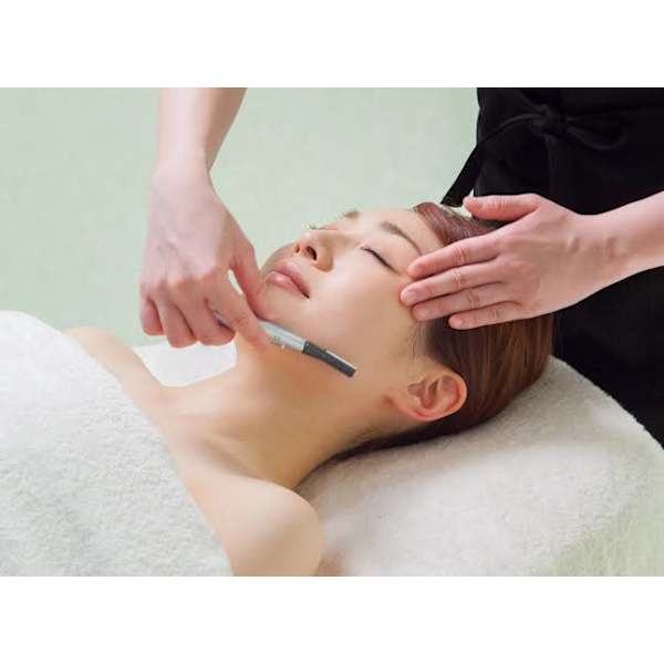 【顔シェービング(まゆ上/もみあげ/生え際込)】¥3000 肌くすみ/化粧ノリUP