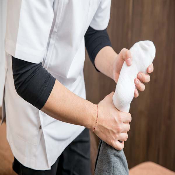 【足のだるさ・むくみでお悩み】 深層圧足つぼ ３０分