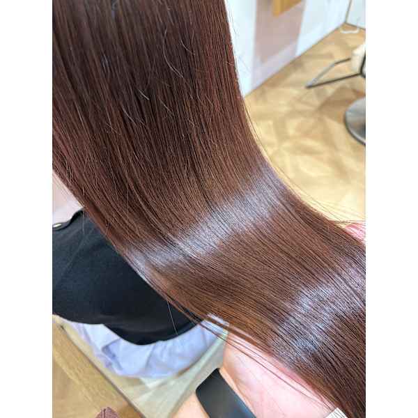 髪を補修しながらかけるシルクストレートコース