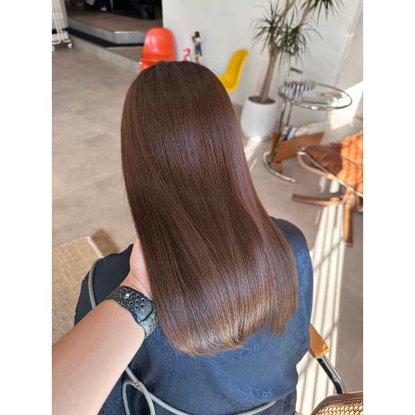 広がり抑える◎全体カット＋酸性ストレート(全体)￥25,278