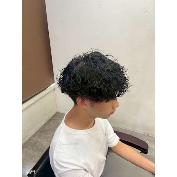 【 ☆メンズ人気急上昇☆ 】デザインカット＋パーマ￥8,800
