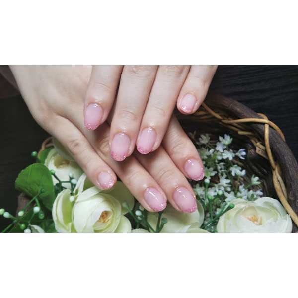 初回４５００円でご提供♪ ラメは200種類以上ご用意しております。