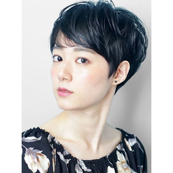 流し前髪のピクシーカット