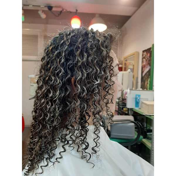 #スパイラルパーマ(カット込)+ハイライトメッシュ¥20900~