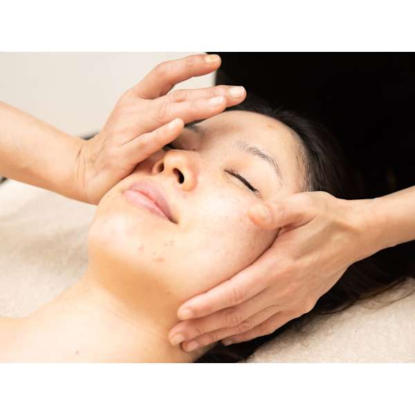 人気★【小顔×猫背改善×頭矯正×肩首集中リンパ整体】70分