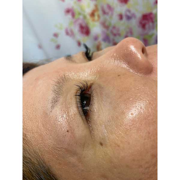 7月末までにご来店にてまつ毛エクステ5500円以上のご利用で目元のお手入れプレゼント!