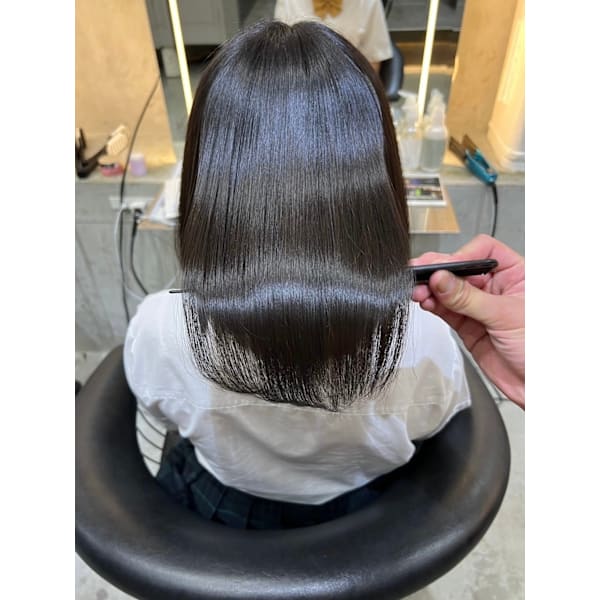 【クセが気になる方の美髪矯正】カット＋縮毛矯正＋1stepクイックTR￥14,980