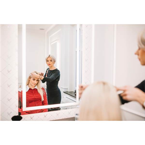 【AI搭載ミラー】カット+艶カラー+AI顔診断♪